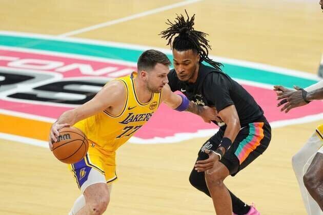 Spurs' balanced attack overcomes Luka Doncic's individual effort in win over Lakers