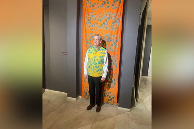 Australian envoy visits 'Jarracharra: Dry Season Wind' exhibition of textiles