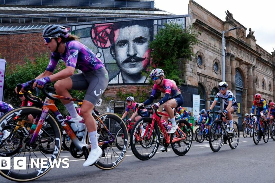 In pictures- Tour of Britain snakes through Glasgow