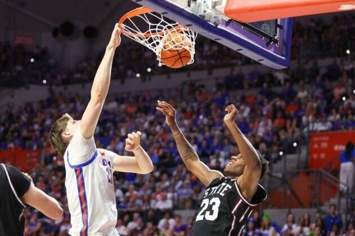 Top 25 roundup: No. 5 Florida blitzes Mississippi State, seals SEC title