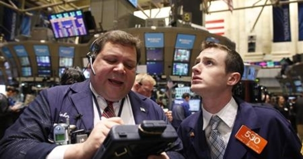 Wall Street diverges as tech rally runs out of steam