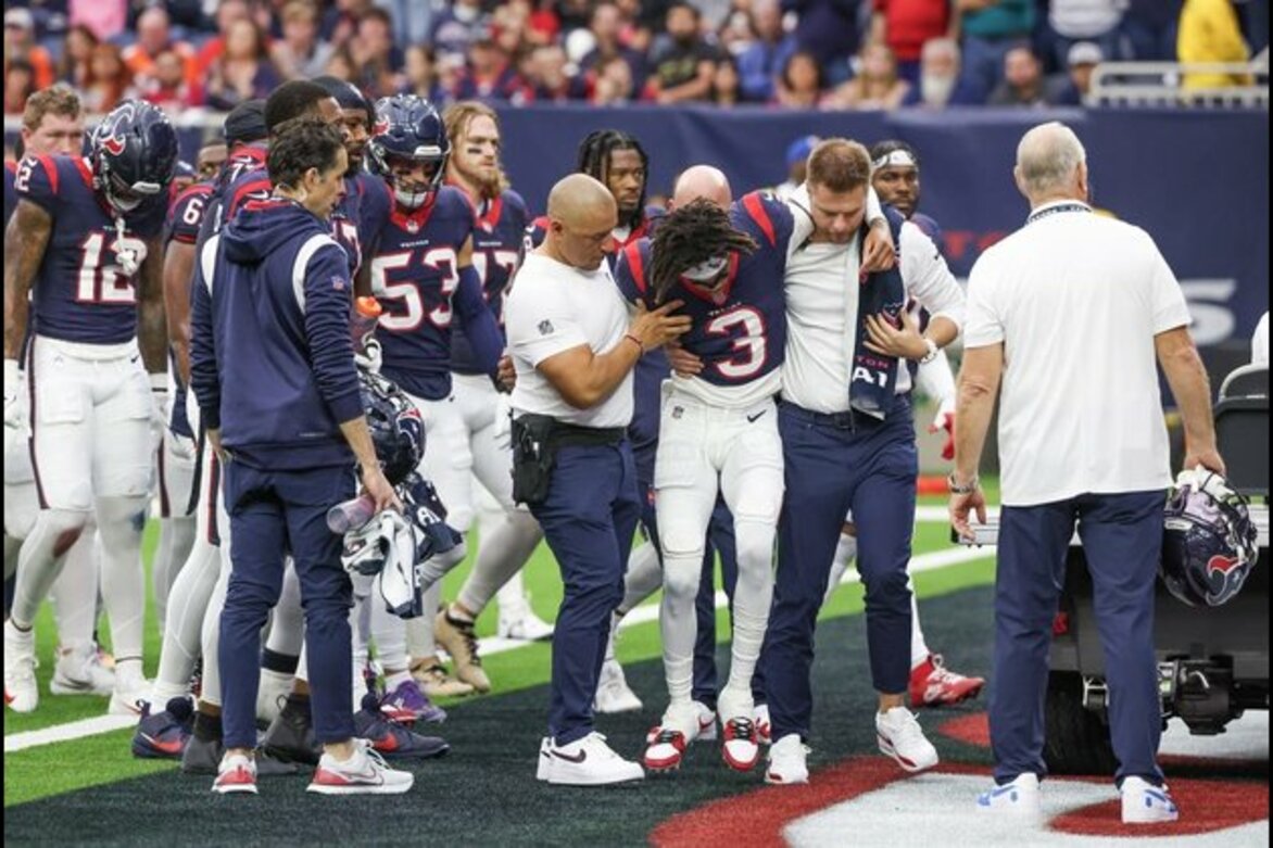 Reports: Texans WR Tank Dell has fractured fibula, out for season