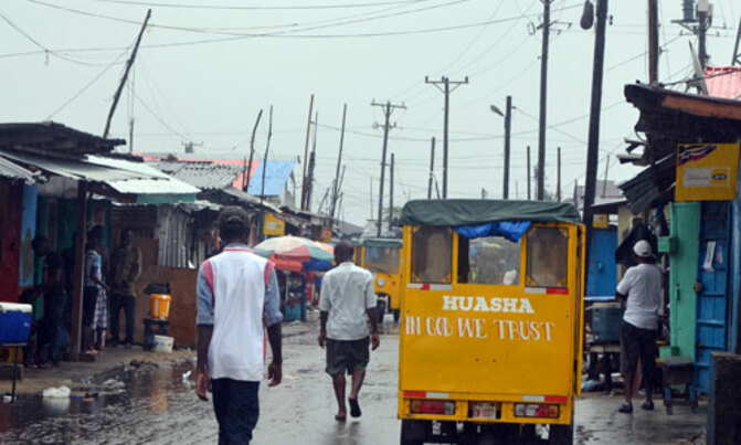 Infected Ebola patients flee after attack on clinic Infected Ebola patients flee after attack on clinic