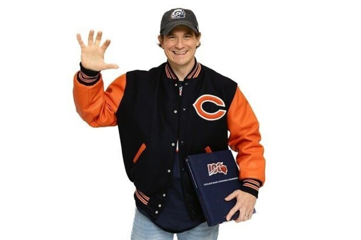 Bears name Jonathan Otten 2025 Fan of the Year