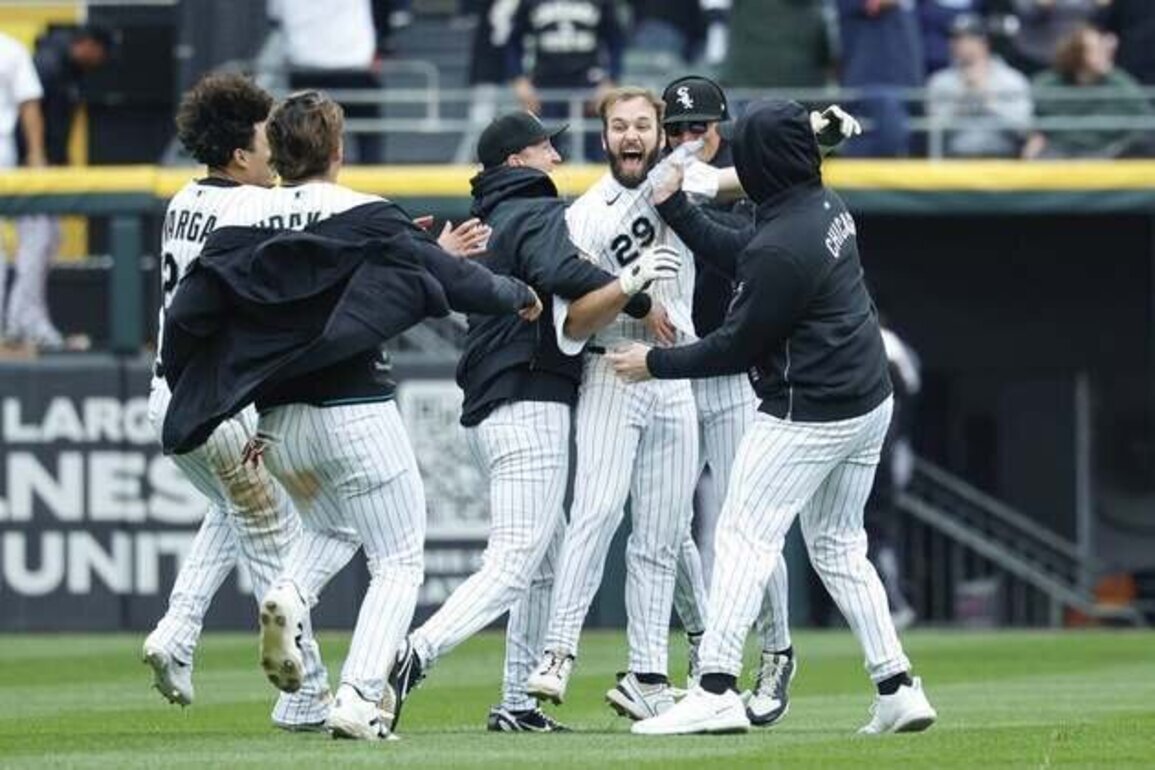 Small-ball White Sox strive for repeat win against Blue Jays