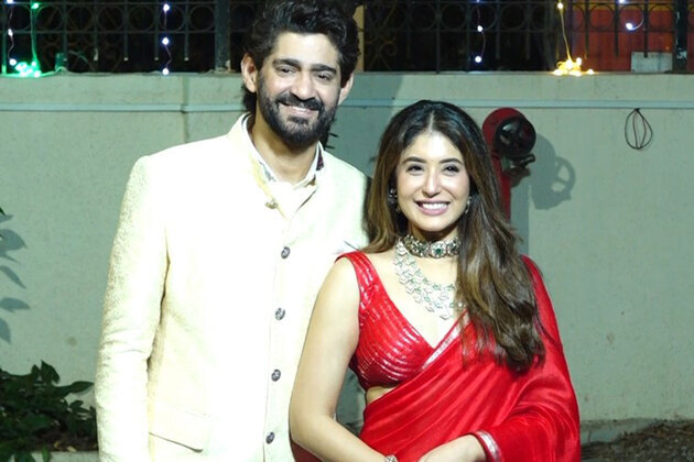 Gaurav Kapur, Kritika Kamra are now married, pose as husband and wife in traditional ensembles