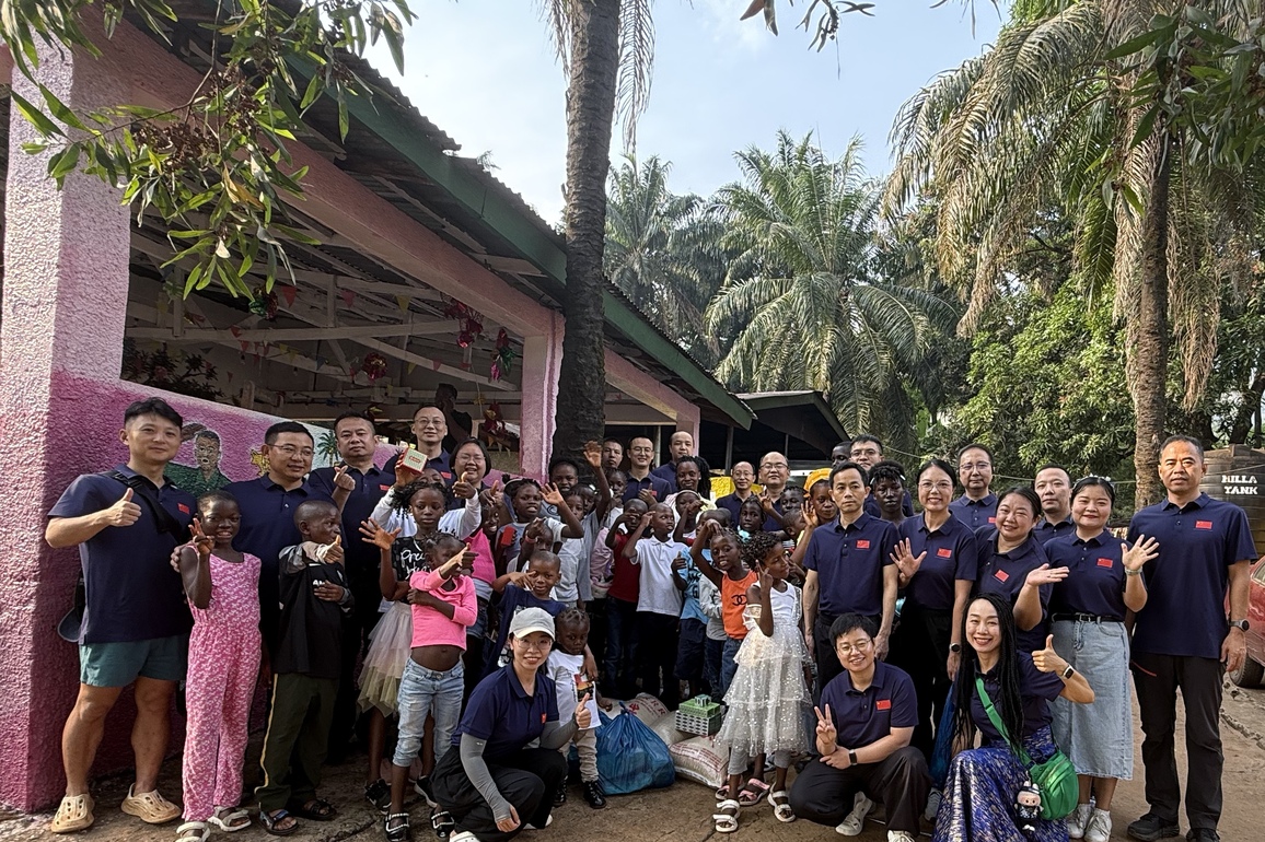 SIERRA LEONE-FREETOWN-CHINESE MEDICAL TEAM-WELFARE HOME-DONATION