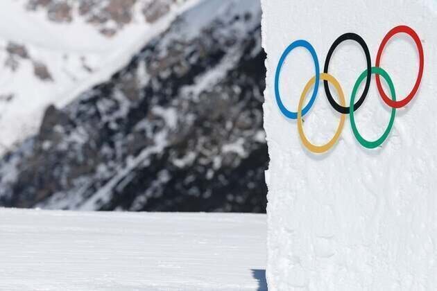 Australian snowboarder airlifted to hospital with broken neck