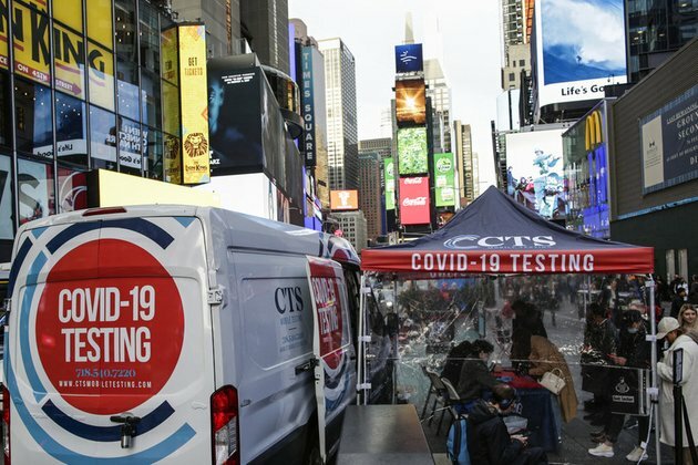 Omicron fears drag down US growth forecast