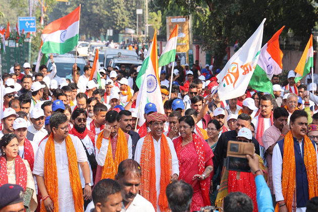 Sardar@150 Padyatra reaches Vadodara on day five; participants listen to Mann Ki Baat
