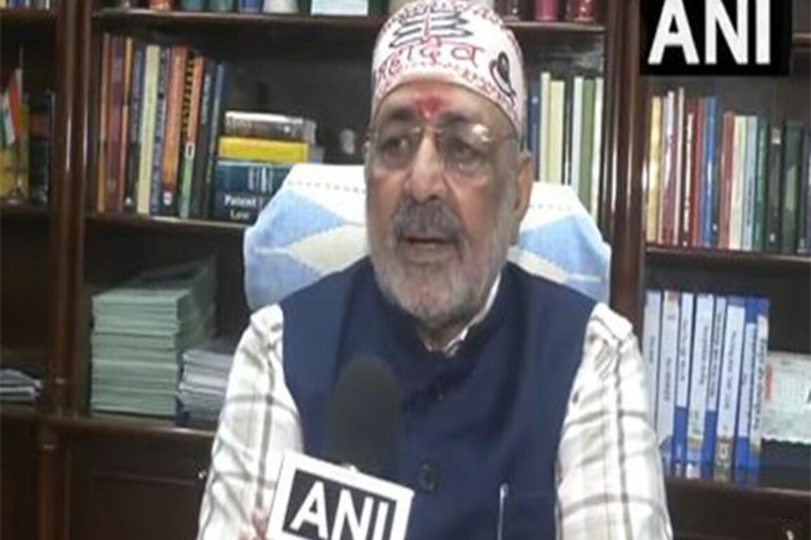 "Arrived after 27 days to shed crocodile tears": Giriraj Singh slams Mamata Banerjee's Murshidabad visit