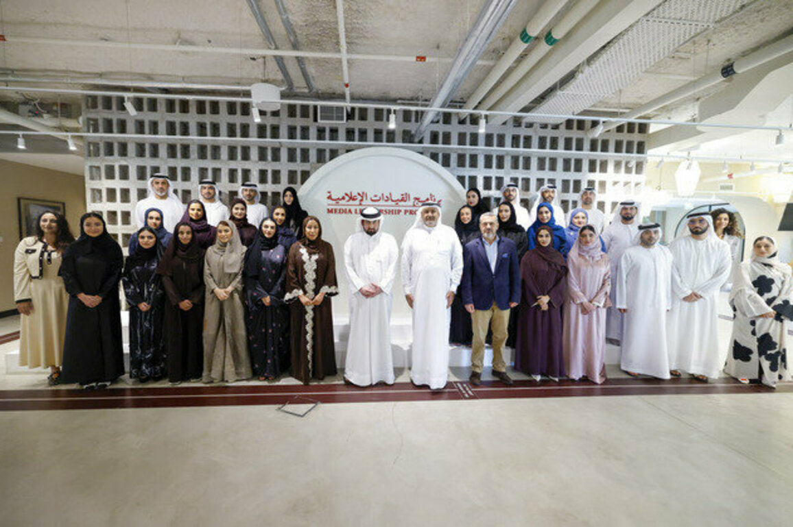 Ahmed bin Mohammed meets with participants of Dubai Media Council's Media Leadership Programme