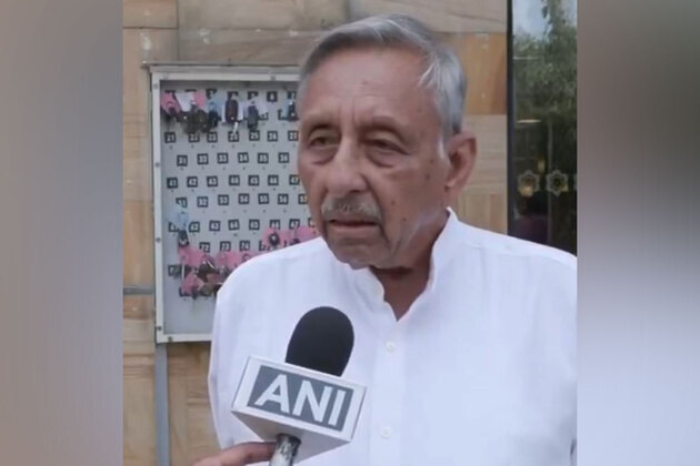 "Who is going to vote for party whose leaders are at each other's throat": Mani Shankar Aiyar calls Congress' Pawan Khera "puppet"