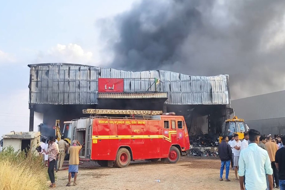 Karnataka: Fire breaks out at electronics warehouse in Hubballi's Kusugal Road; losses in crores