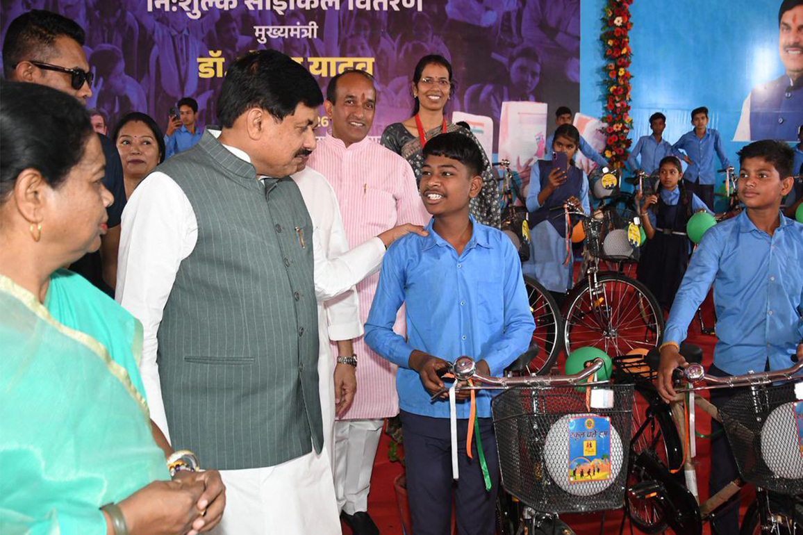 MP: CM Yadav launches 'State-Level Praveshotsav-2026' under School Chalein Hum Campaign in Bhopal; distributes free bicycles, textbooks