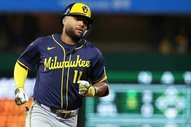 Brandon Woodruff bounces back to lead Brewers past Pirates