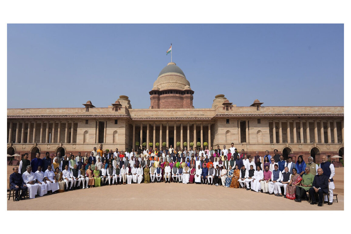 New Delhi: Lok Sabha Speaker Om Birla meets retiring Rajya Sabha MPs at Rashtrapati Bhavan