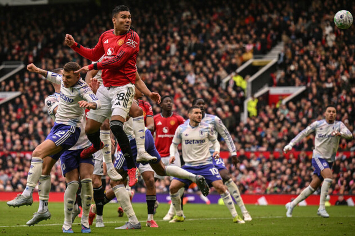 Manchester United defeat Aston Villa in Premier League