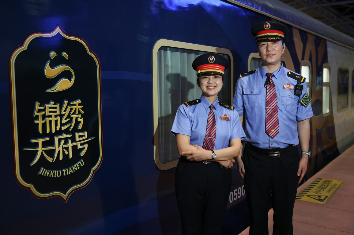 CHINA-SICHUAN-CHENGDU-PANDA TRAIN-TOURISM (CN)