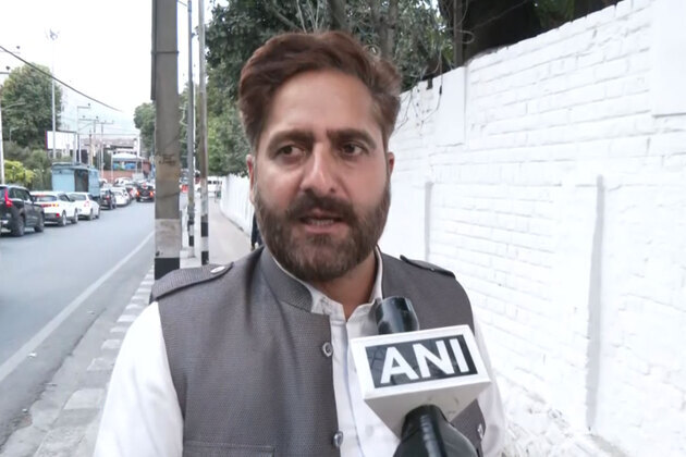 Submitting memorandum to UNMOGIP on behalf of people of J-K against atrocities by Pakistani authorities in PoJK: Kashmiri activist Javed Beigh