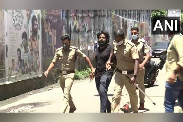 PFI workers vandalize shops, stop vehicles in Kochi
