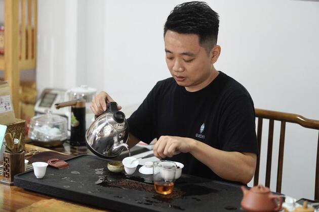 Brewing new flavors of China's time-honored tea that once scented world