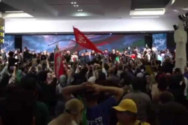 Iranian team welcomed as heroes on return from World Cup (VIDEO)