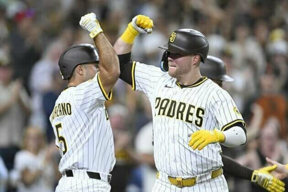 Padres smack 4 homers to back JP Sears in win over Giants