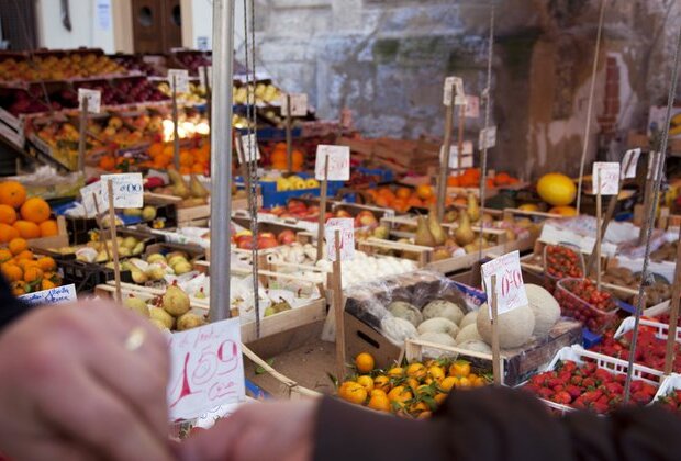 Italians spending less on groceries report