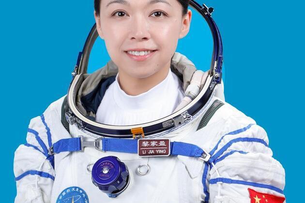 Hong Kong, Macao SARs cheer historic Shenzhou-23 crew milestone