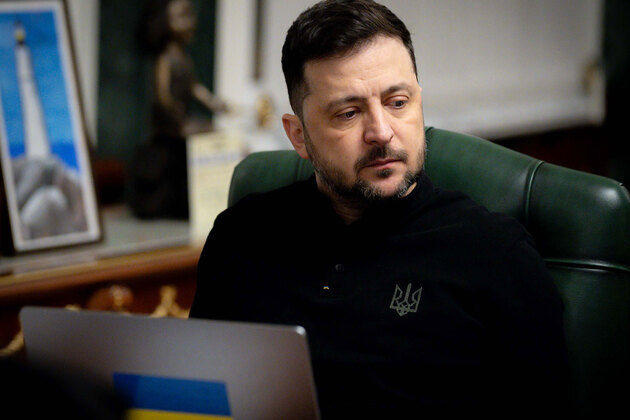 Zelenskyy briefs UK PM on preparations for Trump meet and Russian strikes