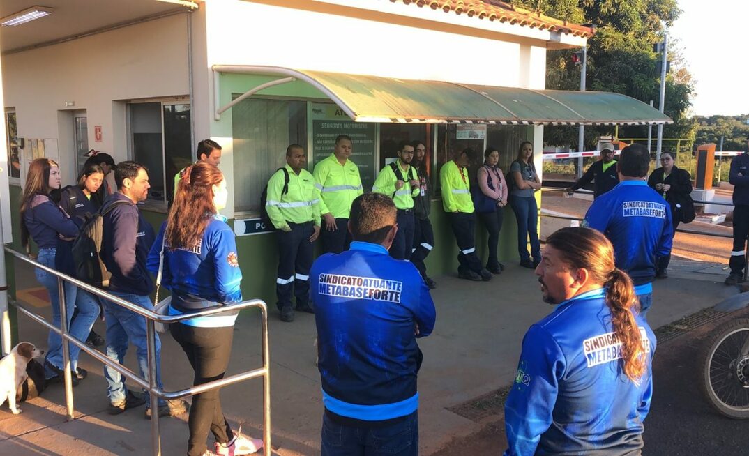 Direção do Metabase faz reunião com trabalhadores da Mosaic Misturadora