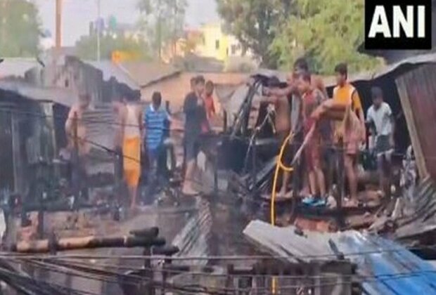 West Bengal: 10 houses gutted in massive fire in Kolkata