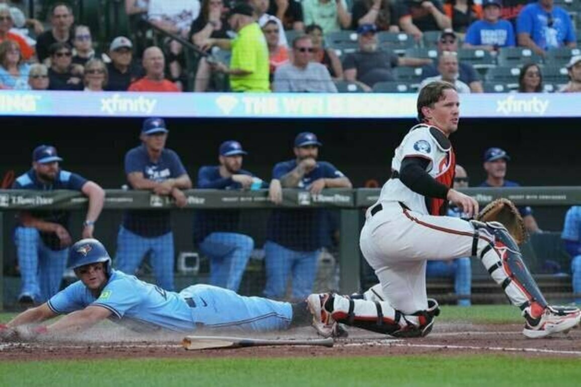 Orioles eke out Game 2 win, sweep DH against Jays