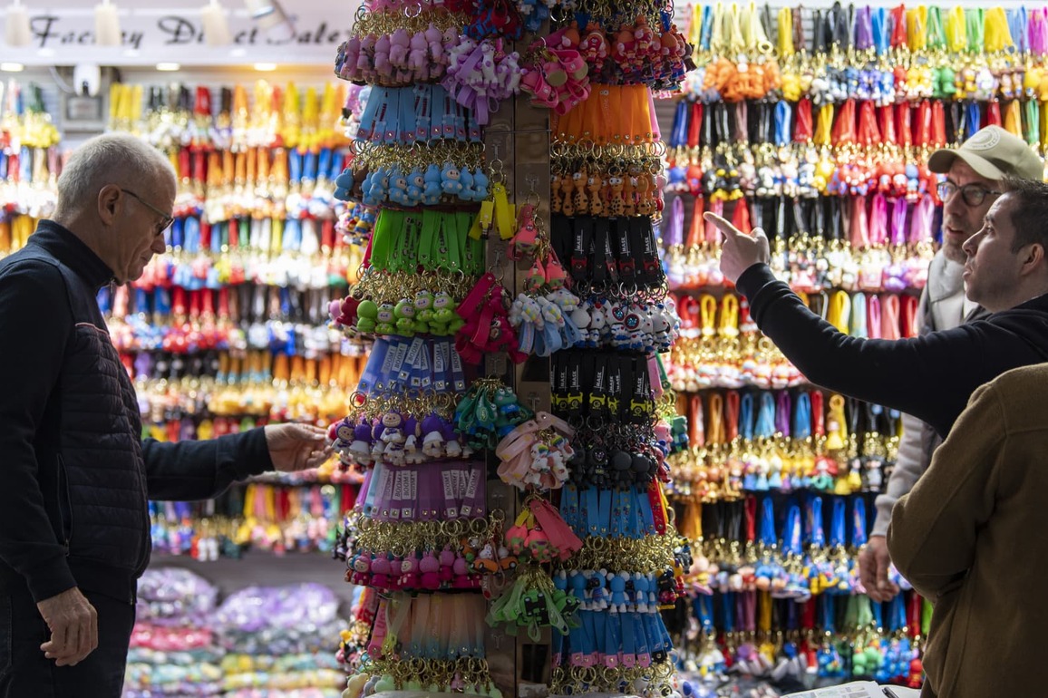 U.S. tariff uncertainty puts China-made Christmas presents in question