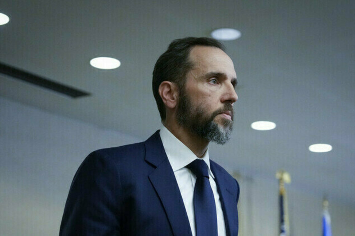 Prosecutor who targeted Trump facing investigation  media