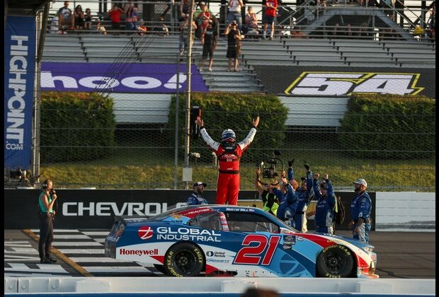 Austin Hill wins Explore the Pocono Mountains 225