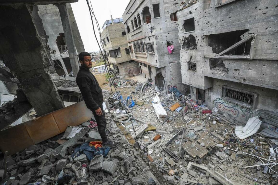 Israeli forces expand ground operation in Gaza as Hamas fires rockets at Israel