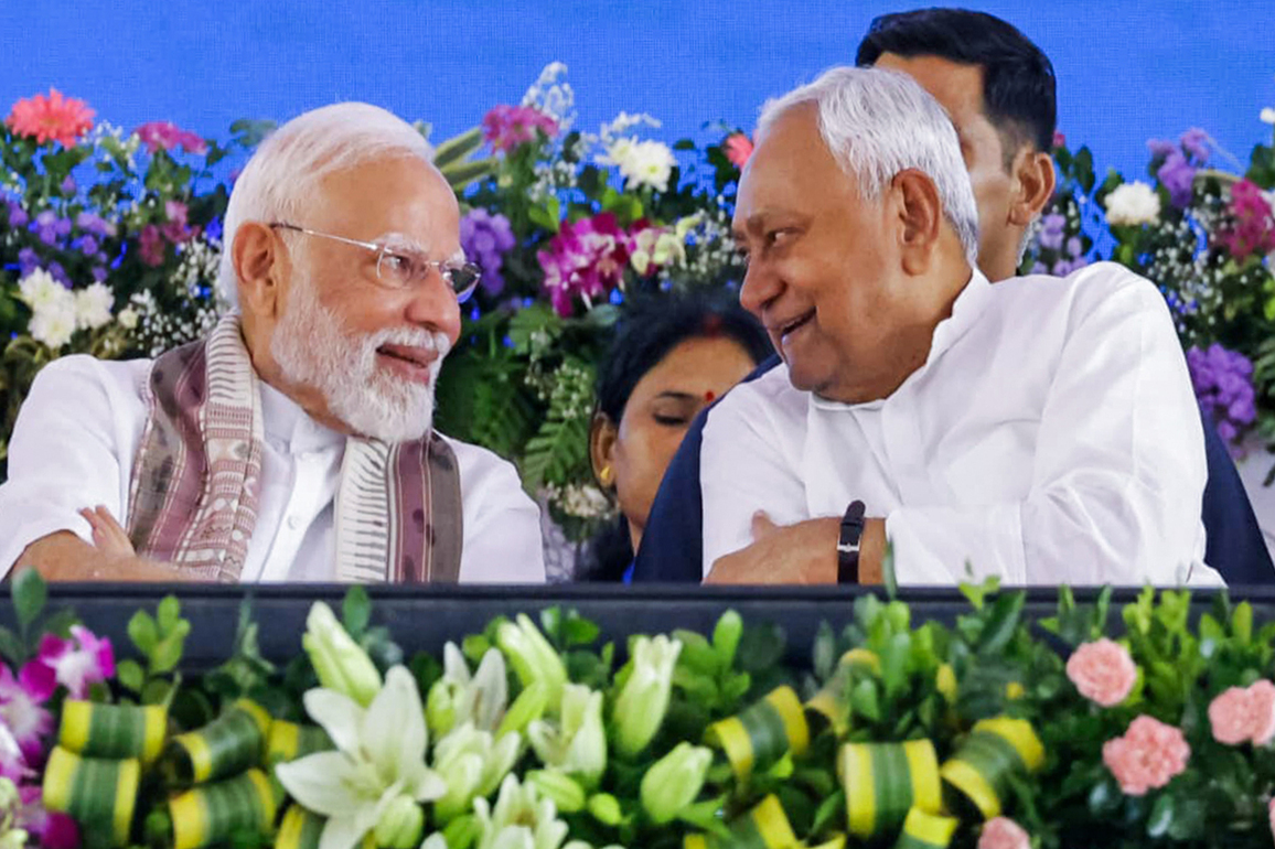 NDA's lead crosses 200 mark as Modi-Nitish magic blitzes Gathbandhan