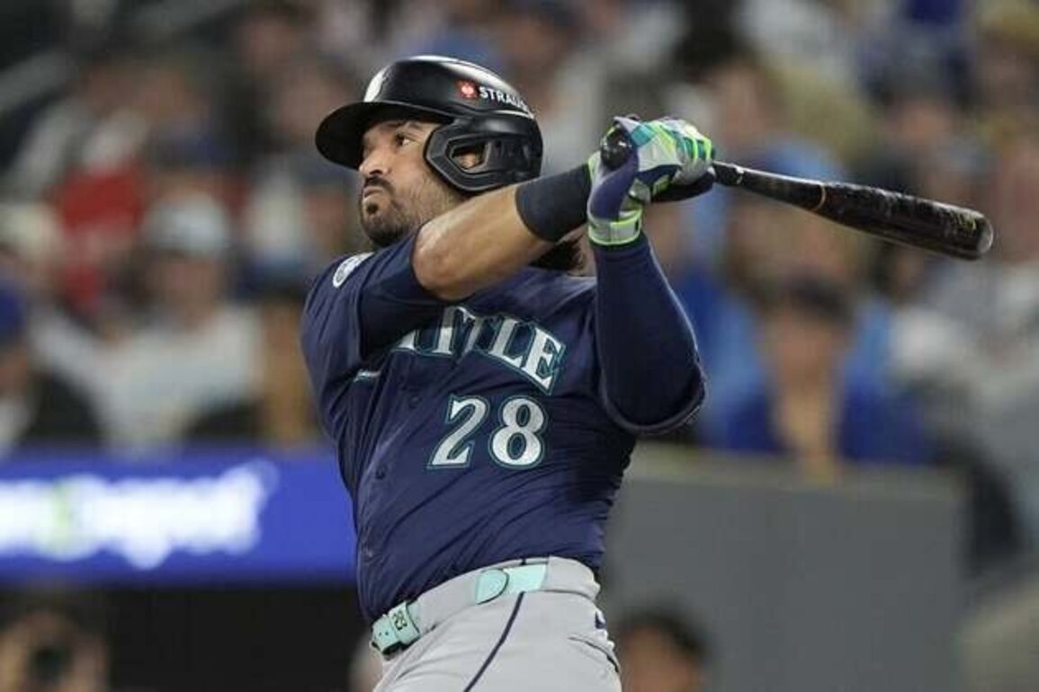Reports: Reds sign 3B Eugenio Suarez to 1-year reunion deal