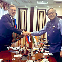 Shashi Tharoor meets Dy Chairman of Russian Federation in Moscow