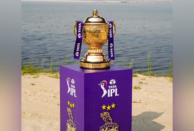 KKR's IPL 2024 Trophy Tour makes grand entrance in Patna