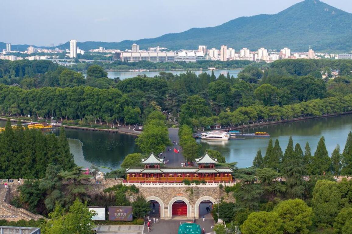 Chinese, Italian youth revive ancient city wall in east China