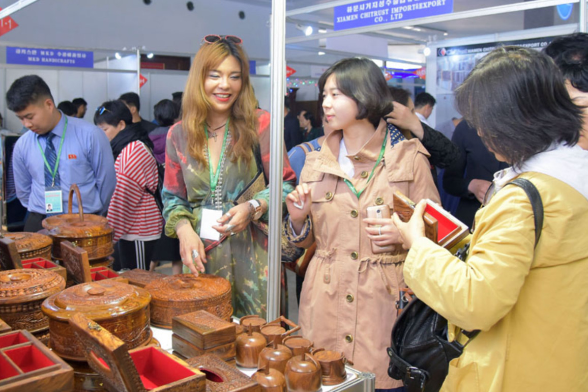 North Korea cancels foreigners visas a week before international trade fair