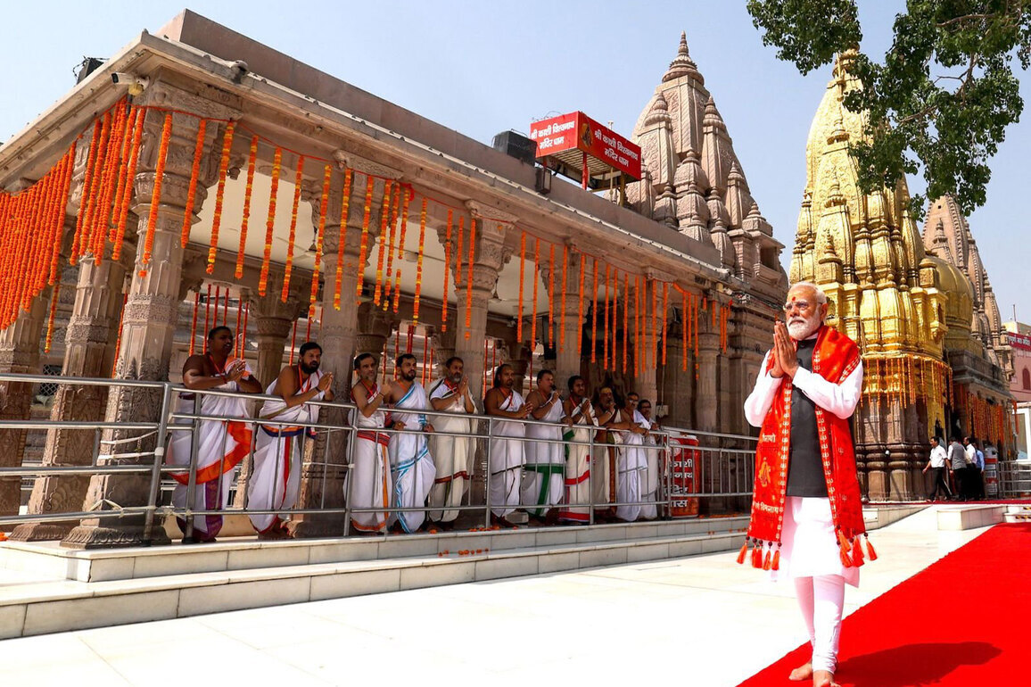 "Fortunate to have darshan at Baba Vishwanath Temple in Kashi": PM Modi