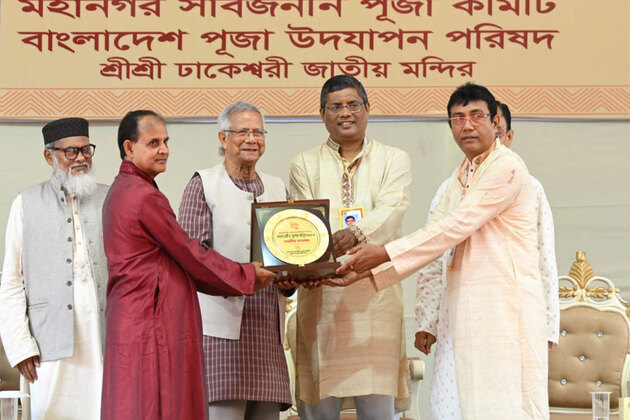Bangladesh Chief Adviser visits Dhakeshwari National Temple ahead of Durga Puja