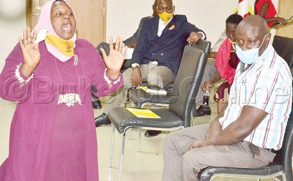 Mukyala Nsegumire nga yeetondera Mboize. Mukyala Nsegumire nga yeetondera Mboize.