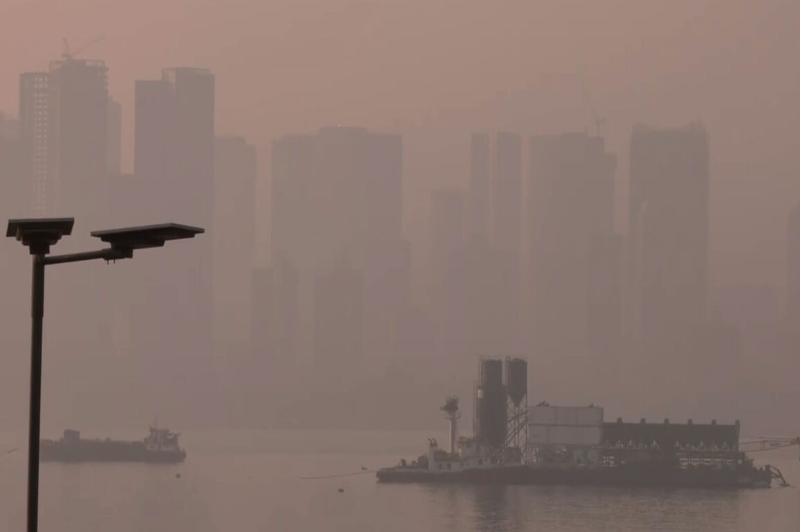 Mumbai wakes up to morning haze, AQI at 125 in Bandra