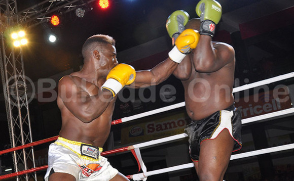 Golola ne Abu Kikenwa nga battunka mu nsambaggere gye buvuddeko Golola ne Abu Kikenwa nga battunka mu nsambaggere gye buvuddeko