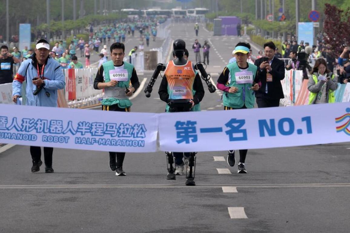 Sports Focus: Can robots really pace a marathon?